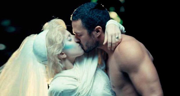 Lady Gaga مغرمة بعارض أزياء فيديو كليب أغنيتها