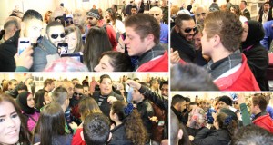 بالصور: تامر حسني إستُقبل إستقبال الملوك، الآلاف إنتظروه، ومظاهرة حبّ في مطار بيروت الدولي