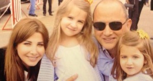 بالصورة: نانسي عجرم وبناتها ميلا وإيلّا وهديّة مميّزة لوالدهما في عيد الأب