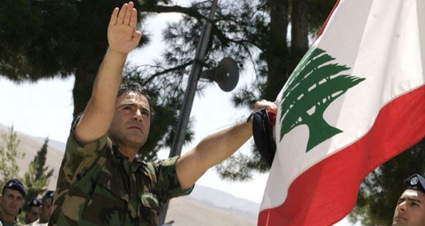بالصورة والفيديو: عاصي الحلاني يدعم الجيش ويرفع العلم اللبناني بوجه الإرهاب