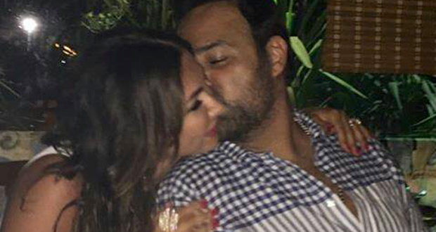 قبلة رومانسية بين عاصي الحلاني وزوجته – بالصور