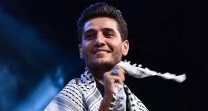 محمد عساف يرفق علم فلسطين باسمه ويغرّد: “القدس عاصمة فلسطين”