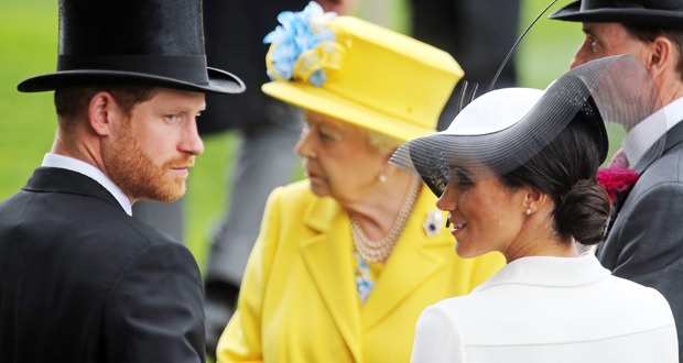الملكة اليزابيث تطالب هاري وميغان بالعودة من كندا لخدمة “الكومنولث”