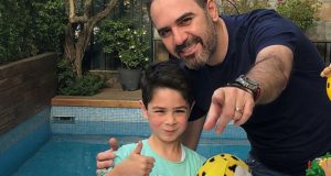 وائل جسار جونيور يأسر قلوب الجمهور بغنائه مع والده – بالفيديو