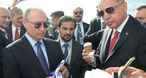 بوتين وأردوغان يتناولان الآيس كريم.. من دفع الحساب؟