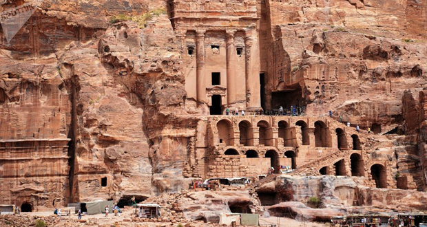 اكتشاف مغارة أثرية تعود للعصر الطباشيري في الأردن