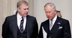الأمير تشارلز يتّجه إلى إقصاء أفراد من العائلة الملكية بعد تسلمه الحكم