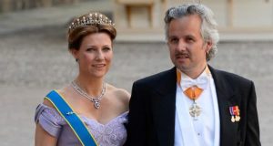 أميرة النرويج تخرج عن صمتها برسالة مؤثرة بعد إنتحار طليقها