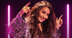 لطيفة التونسية تطرح ثالث أغاني ألبومها الجديد.. “أنا عشت عمري”