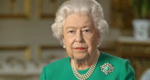 للمرة الأولى منذ 33 عامًا تمرد في القصر الملكي يربك الملكة إليزابيث الثانية