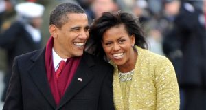 باراك أوباما يحتفل بعيد ميلاد زوجته.. صورة تشعل إنستغرام