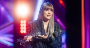 تايلور سويفت تفوز بحصة الأسد في حفل جوائز iHeartRadio