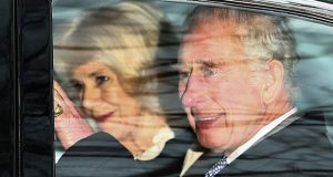 عودة الأمير هاري “تذكير بمدى انقسام العائة المالكة”.. رئيس وزراء بريطانيا يكشف عن حالة الملك تشارلز الصحية