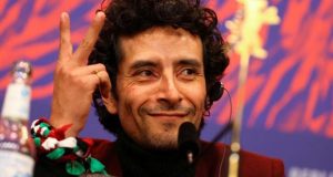ممثل مكسيكي يتضامن مع فلسطين بمهرجان برلين السينمائي